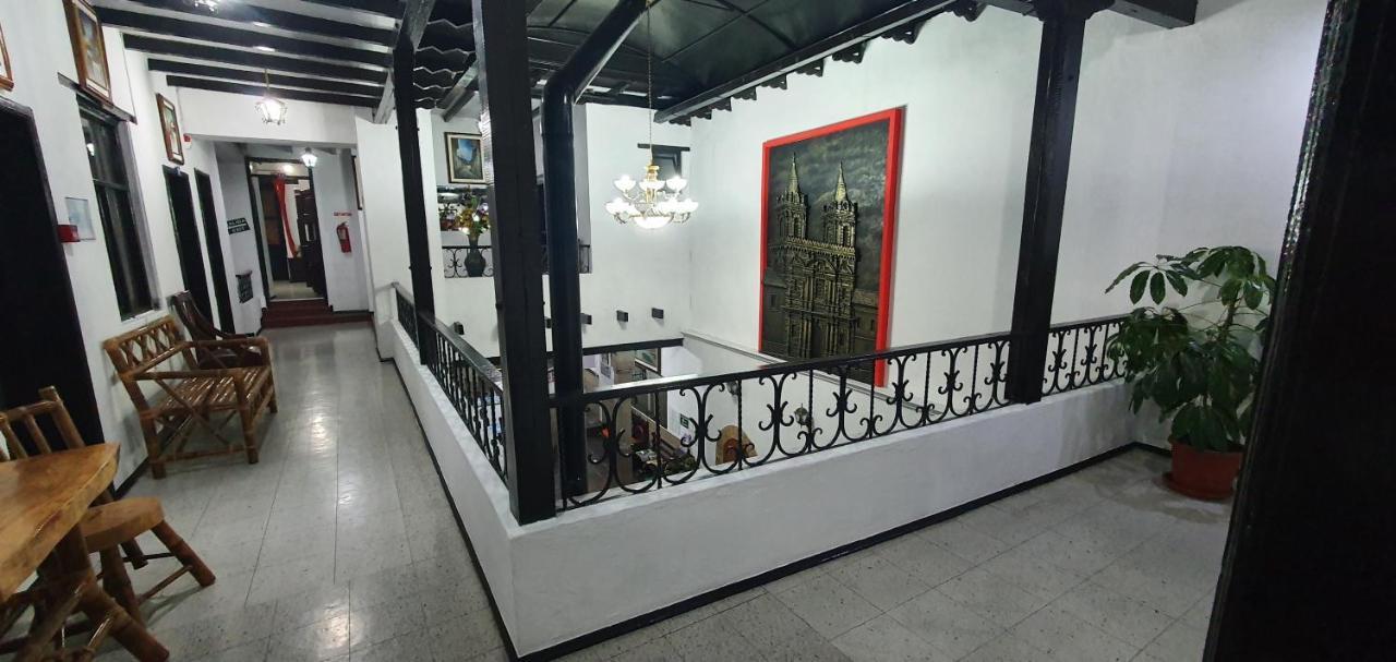 Hostal Flores Кито Екстериор снимка