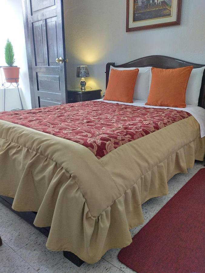 Hostal Flores Кито Екстериор снимка