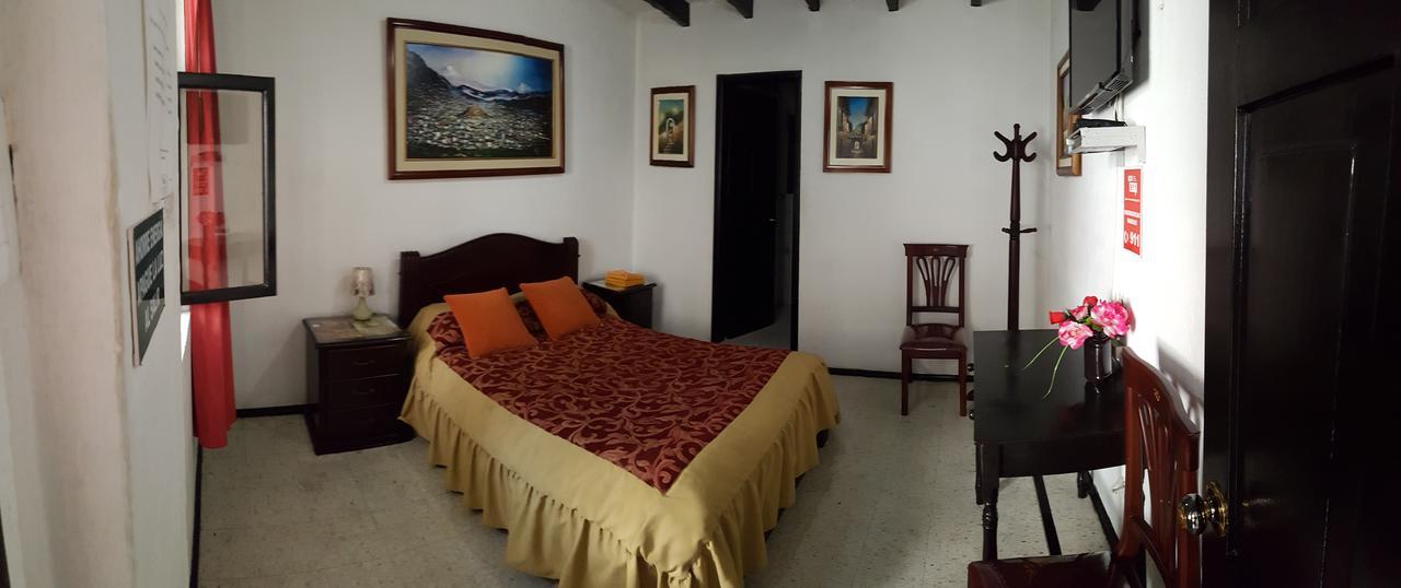 Hostal Flores Кито Екстериор снимка