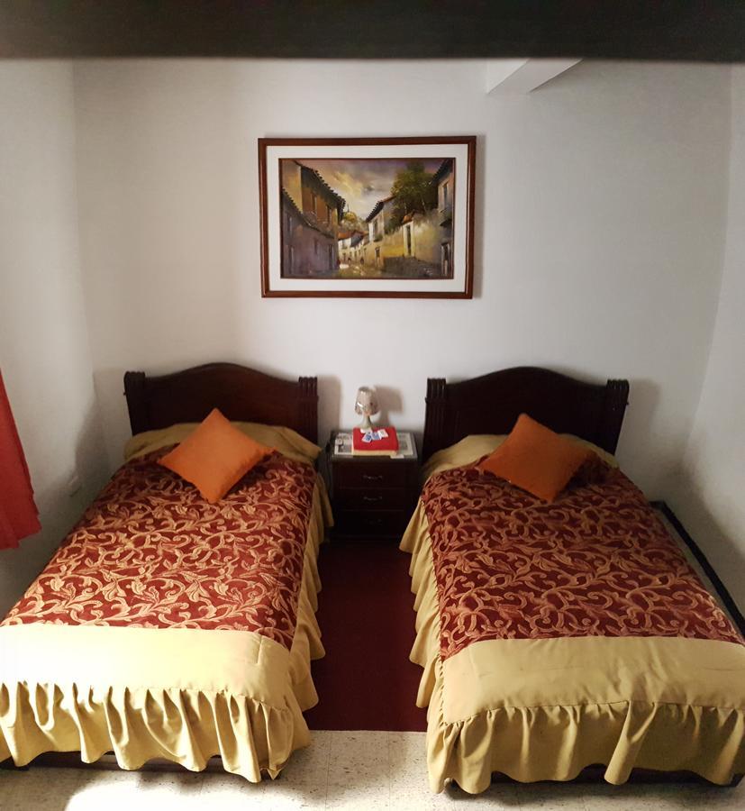 Hostal Flores Кито Екстериор снимка